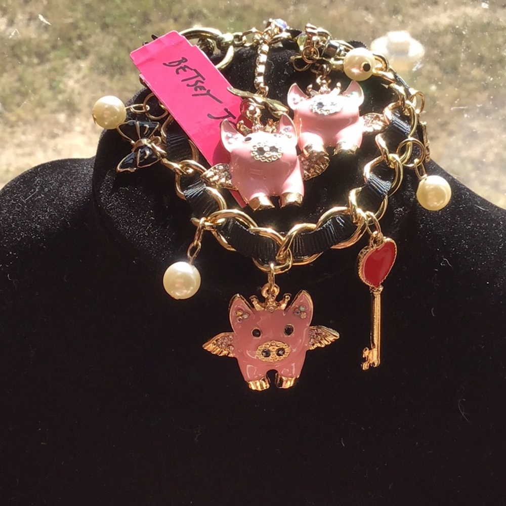 Betsey-Johnson pig fly bracelet and earrings